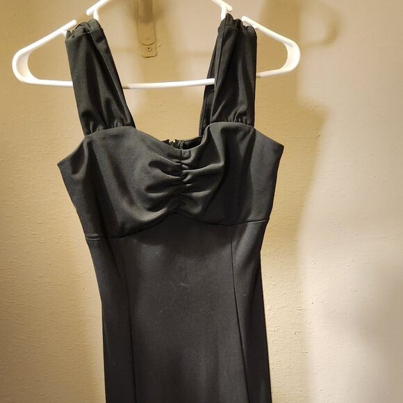 Formal dress - Picture 1 of 2